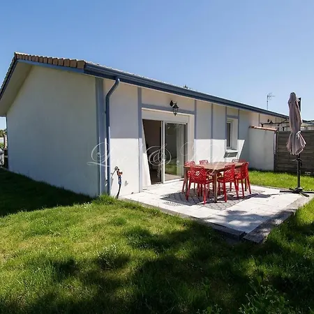 De Avec Terrasse Et Petit Jardin *